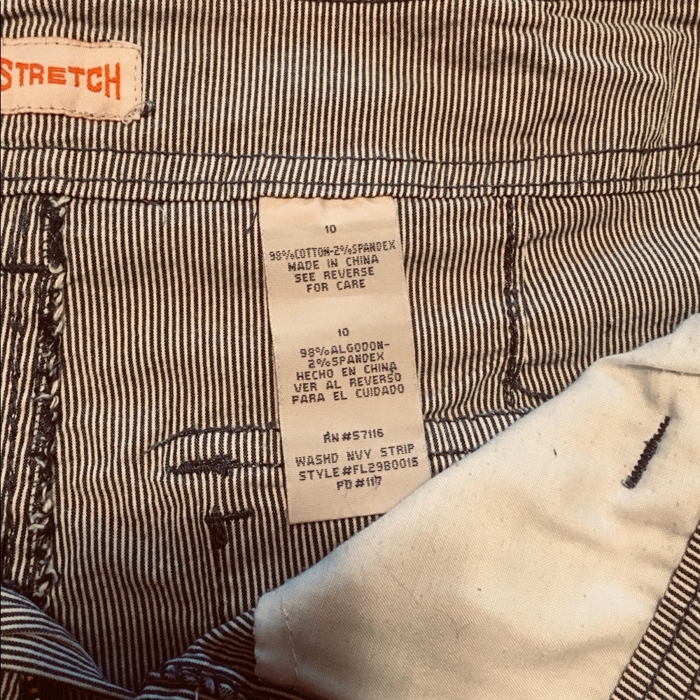 Pinstripe stretch shorts - Picture 4 of 6